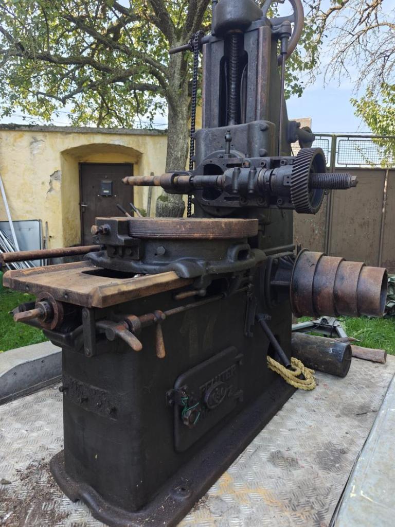 Stroj na výrobu ozubených kol vyrobený v roce 1911 nyní k vidění v Bojanovicích. Foto: Jan Decklerck