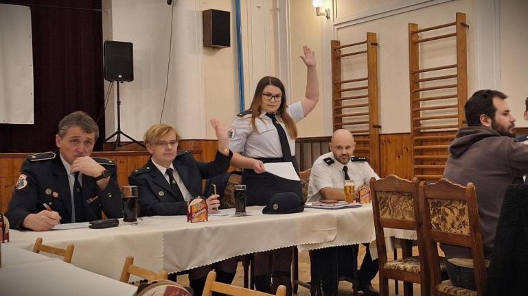 Zahájení schůze - předsedající zleva Václav Hejpetr ml., Blanka Strolená, Jana Prokopová, Vladimír Brejcha. Foto: Tereza Freidingerová